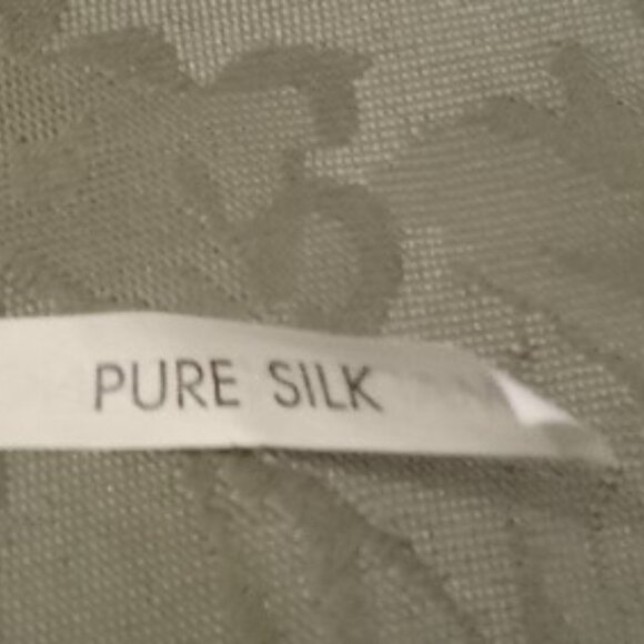 Elegant and delicate pure silk bridal scarf Made in France in great condition - Picture 5 of 6